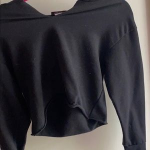 Black cropped sweat shirt